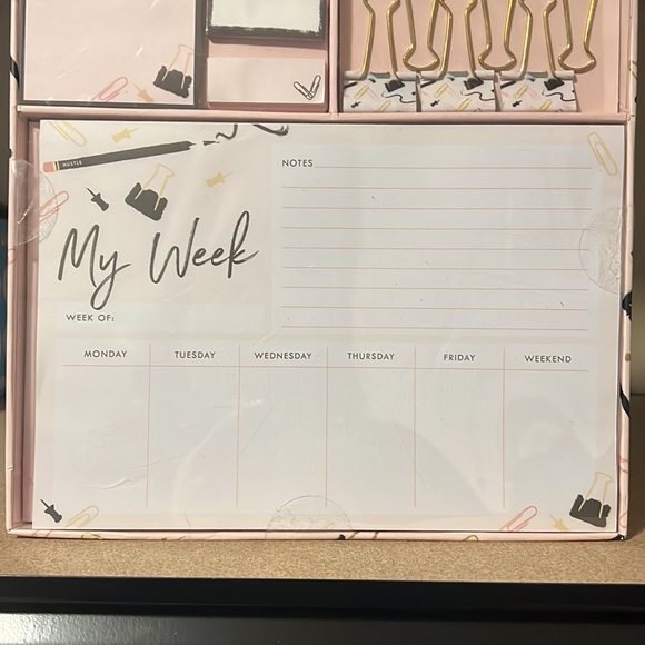 Weekly Organizer - Picture 4 of 4
